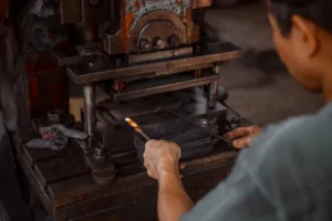 CNAE 2532-2/01: produção de artefatos estampados de metal