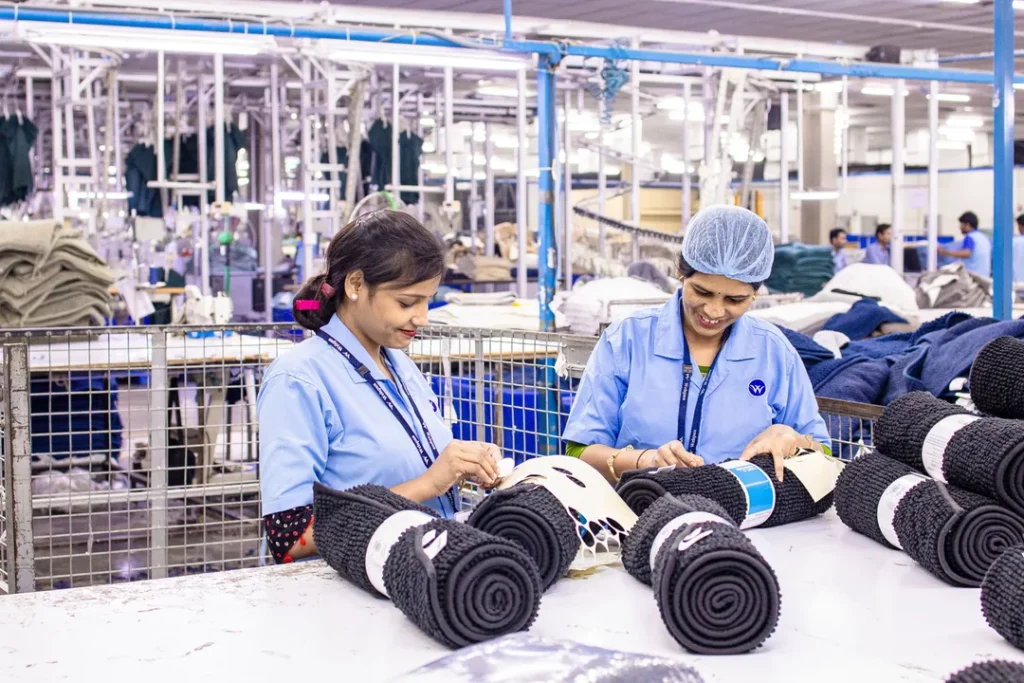CNAE 1421-5/00: fabricação de meias, o que inclui?