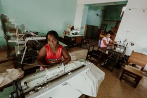 CNAE 1413-4/03: facção de roupas profissionais, o que inclui?