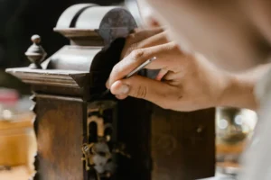 CNAE 9529-1/05: conserto e restauração de móveis, o que faz?