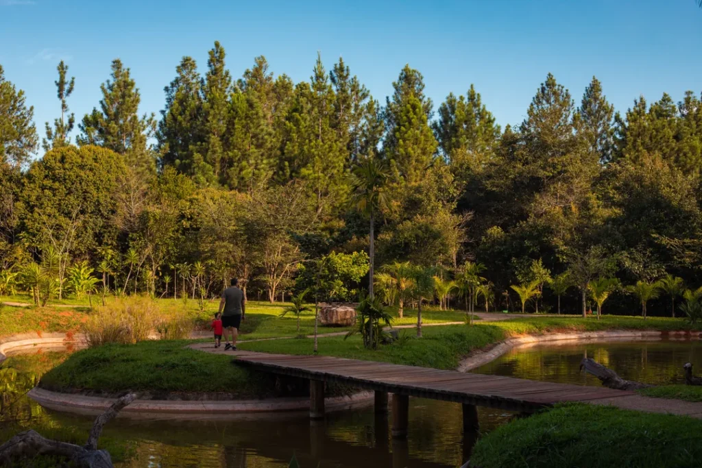 Guarda parque realizando monitoramento em parque ecológico e reserva ambiental