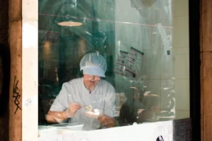 CNAE 5611-2/01: o que faz um restaurante ou similar?