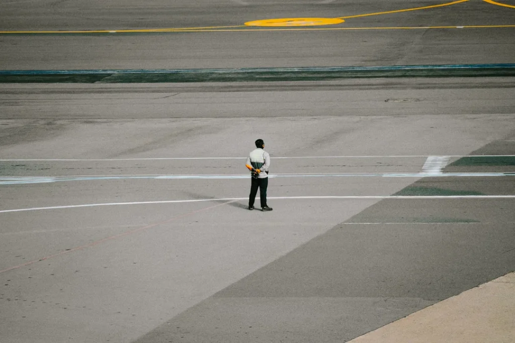 Especialista organizando operação e gestão de aeroportos