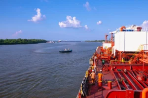 CNAE 5021-1/02: transporte fluvial de cargas, o que inclui?