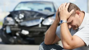 Bateram no meu carro e eu anotei a placa: o que consigo descobrir?