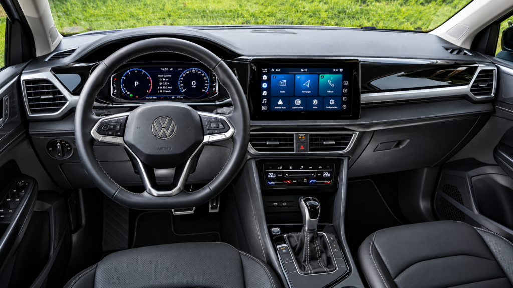 Novo Volkswagen Taos híbrido interna