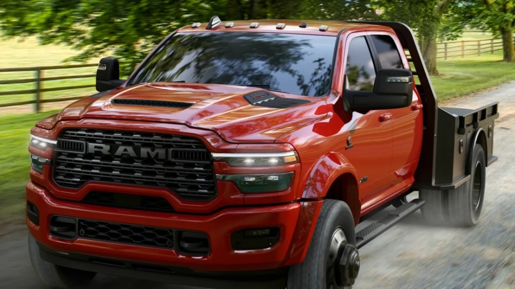 Ram Chassis Cab ganha pacote Night e deixa 3500, 4500 e 5500 mais agressivos
