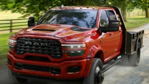 Ram Chassis Cab ganha pacote Night e deixa 3500, 4500 e 5500 mais agressivos