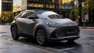 Toyota C-HR GR SPORT 2027 ganha visual exclusivo e até 223 cv na Europa